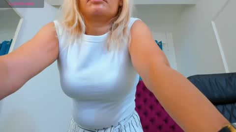 nina dee online show from 1, 7, 2026