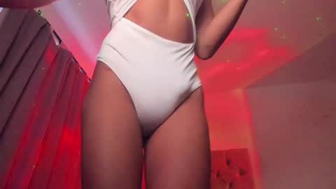 Snapshot of ninonbeart chatting on 10, 11, 2025 Ninon Beart online show from 10, 11, 2025