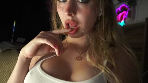 Snapshot of nirvanaa__ chatting on 1, 12, 2025 nirvanaa__ online show from 1, 12, 2025