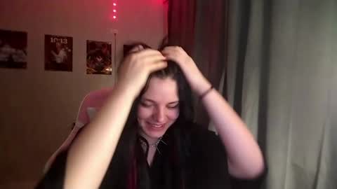 Snapshot of nishazenisek chatting on 27, 4, 2026 Alice online show from 27, 4, 2026