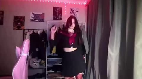 Snapshot of nishazenisek chatting on 7, 5, 2026 Alice online show from 7, 5, 2026