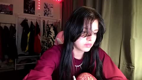 Snapshot of nishazenisek chatting on 18, 5, 2026 Alice online show from 18, 5, 2026