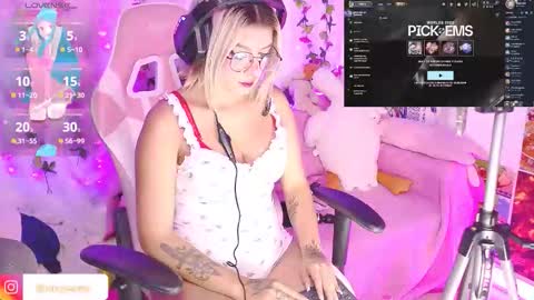 Snapshot of nixy_sama chatting on 12, 10, 2025 Nixy Sama online show from 12, 10, 2025