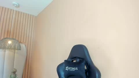 Snapshot of noa_moon chatting on 8, 7, 2026 Noa online show from 8, 7, 2026
