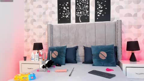 Snapshot of noa_morena chatting on 15, 11, 2025 NATHALIA MORENO online show from 15, 11, 2025