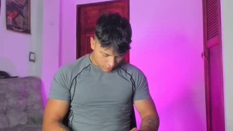 noah_223 online show from 17, 4, 2026