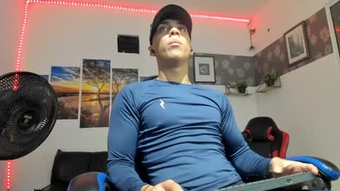 noah_flynn1 online show from 1, 3, 2026