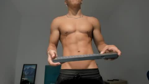 noah_flynn1 online show from 13, 6, 2026