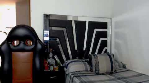 Snapshot of noah_harris01 chatting on 4, 11, 2025 Noah Harris01 online show from 4, 11, 2025