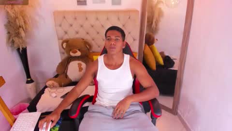 N O AH - S T H O  N E online show from 19, 1, 2026