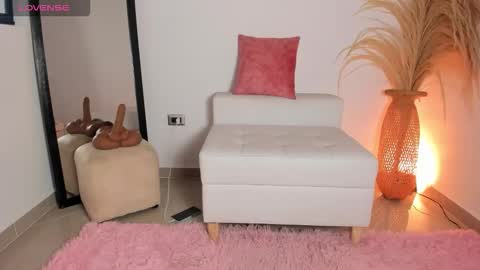 Noami Rose  online show from 15, 9, 2025