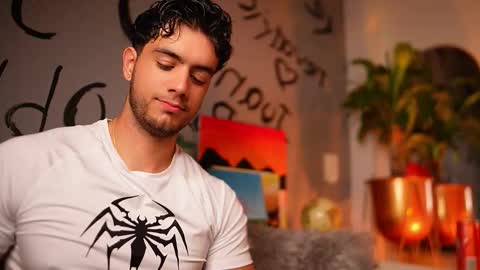 Snapshot of noha_miler chatting on 20, 11, 2025 kevin online show from 20, 11, 2025