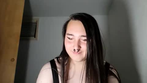 Snapshot of nonbinarybeauty20 chatting on 27, 10, 2025 nonbinarybeauty20 online show from 27, 10, 2025