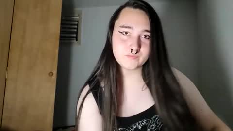 Snapshot of nonbinarybeauty20 chatting on 14, 11, 2025 nonbinarybeauty20 online show from 14, 11, 2025