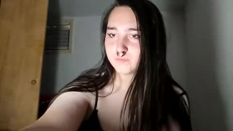 Snapshot of nonbinarybeauty20 chatting on 21, 11, 2025 nonbinarybeauty20 online show from 21, 11, 2025