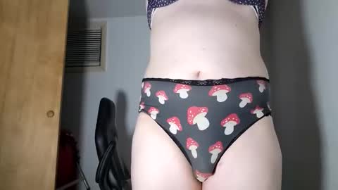 Snapshot of nonbinarybeauty20 chatting on 28, 11, 2025 nonbinarybeauty20 online show from 28, 11, 2025