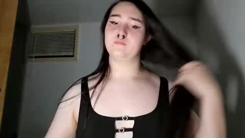 nonbinarybeauty20 online show from 4, 2, 2026