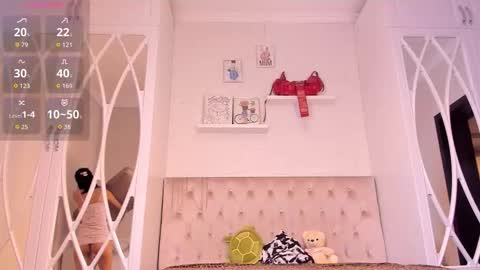 Snapshot of nooniemoon chatting on 20, 10, 2025 nooniemoon online show from 20, 10, 2025