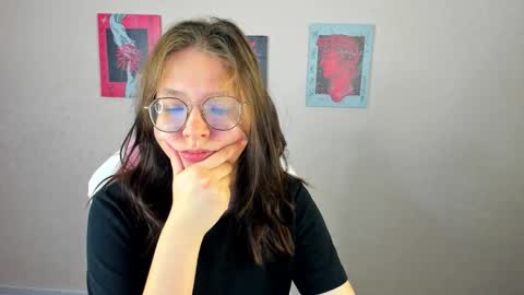 Snapshot of noora_moore chatting on 22, 9, 2025 NOORA online show from 22, 9, 2025