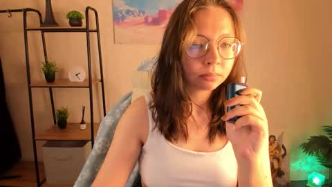 Snapshot of noora_moore chatting on 10, 10, 2025 NOORA online show from 10, 10, 2025