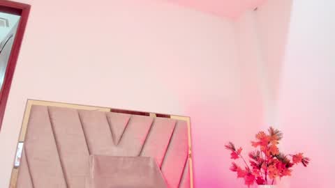 Nora Da Silva online show from 6, 12, 2024