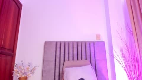 Nora Da Silva online show from 7, 12, 2024