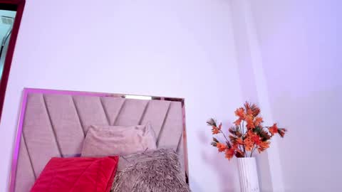 Nora Da Silva online show from 14, 12, 2024