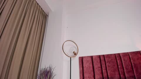 Nora Da Silva online show from 8, 1, 2025