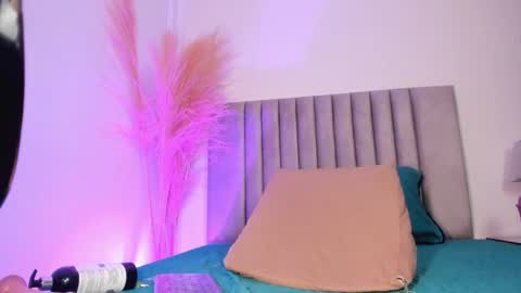 Nora Da Silva online show from 16, 1, 2025