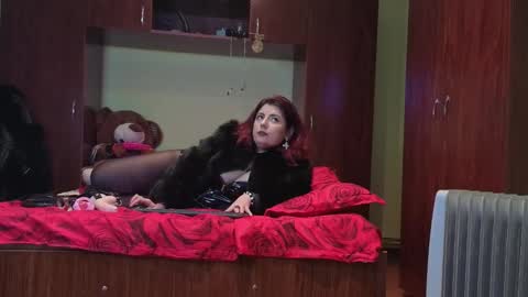 Snapshot of nora_red chatting on 13, 12, 2025 QueenManifest online show from 13, 12, 2025