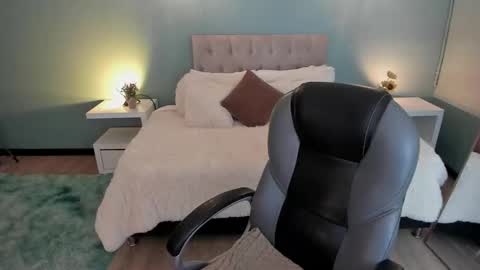 Nora online show from 12, 2, 2026