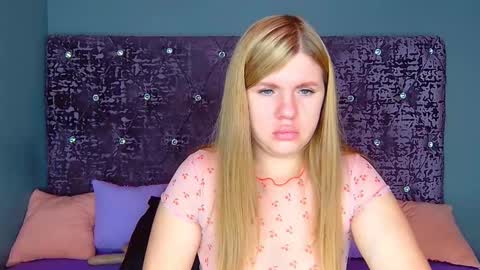 Snapshot of norabigas chatting on 10, 11, 2025 Nora online show from 10, 11, 2025