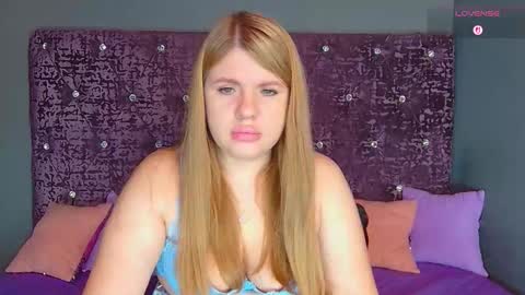 Snapshot of norabigas chatting on 18, 11, 2025 Nora online show from 18, 11, 2025