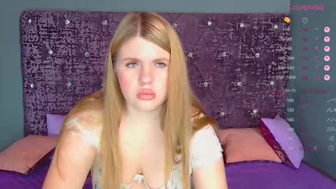 Snapshot of norabigas chatting on 22, 11, 2025 Nora online show from 22, 11, 2025