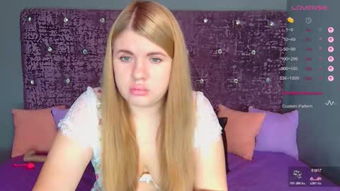 Snapshot of norabigas chatting on 27, 11, 2025 Nora online show from 27, 11, 2025