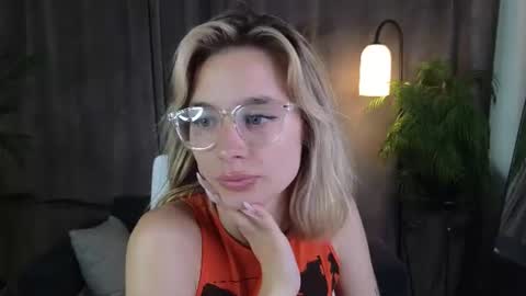 Snapshot of noramoreau chatting on 9, 7, 2026 Nora online show from 9, 7, 2026