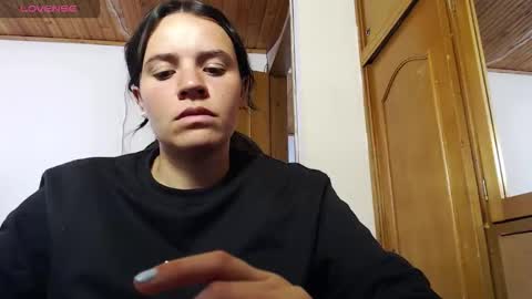 Snapshot of noreen_ chatting on 8, 11, 2025 noreen_ online show from 8, 11, 2025