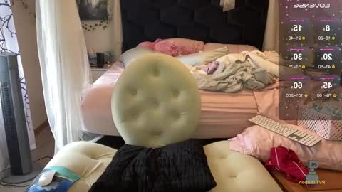 Snapshot of noturbabymoms chatting on 3, 1, 2025 NotUrBabyMoms online show from 3, 1, 2025