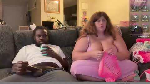 Snapshot of noturbabymoms chatting on 21, 9, 2025 NotUrBabyMoms online show from 21, 9, 2025