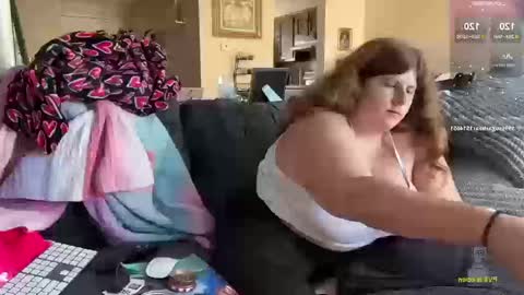 Snapshot of noturbabymoms chatting on 13, 10, 2025 NotUrBabyMoms online show from 13, 10, 2025