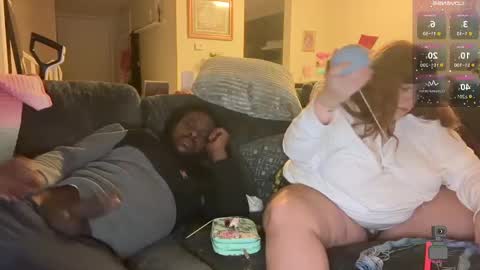 Snapshot of noturbabymoms chatting on 15, 11, 2025 NotUrBabyMoms online show from 15, 11, 2025