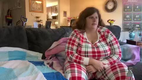 Snapshot of noturbabymoms chatting on 16, 11, 2025 NotUrBabyMoms online show from 16, 11, 2025