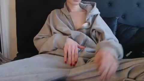 Snapshot of novafrey chatting on 26, 9, 2025 Olivia online show from 26, 9, 2025