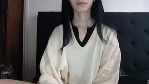 Snapshot of novafrey chatting on 25, 11, 2025 Olivia online show from 25, 11, 2025