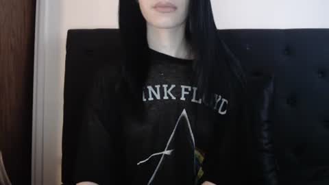 Snapshot of novafrey chatting on 3, 12, 2025 Olivia online show from 3, 12, 2025