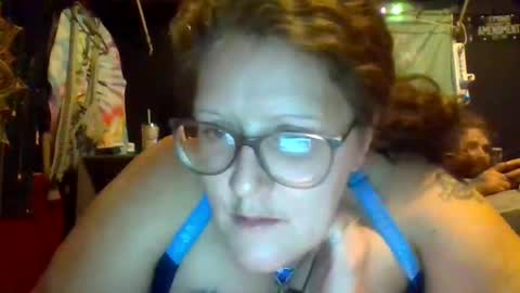 nutthousefunnyfarm online show from 19, 12, 2025