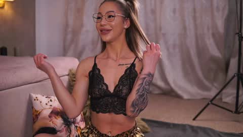 nyrobinova online show from 29, 1, 2025