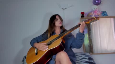 Laura nyu online show from 26, 11, 2025