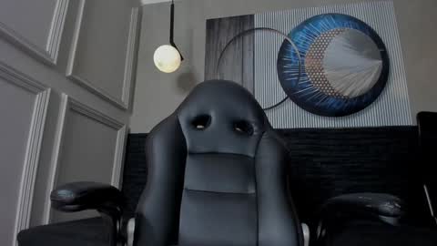 independent model online show from 18, 12, 2024