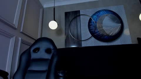 independent model online show from 25, 1, 2025